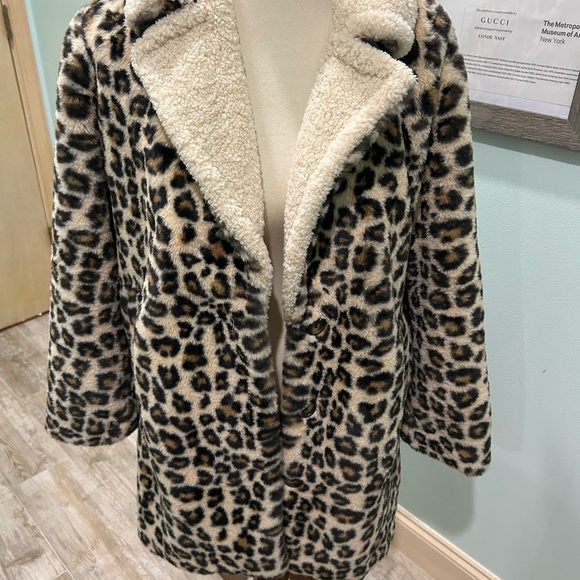 ๐๐Gap Faux Fur Cheetah Print Long Coat. Size medium - Picture 3 of 12